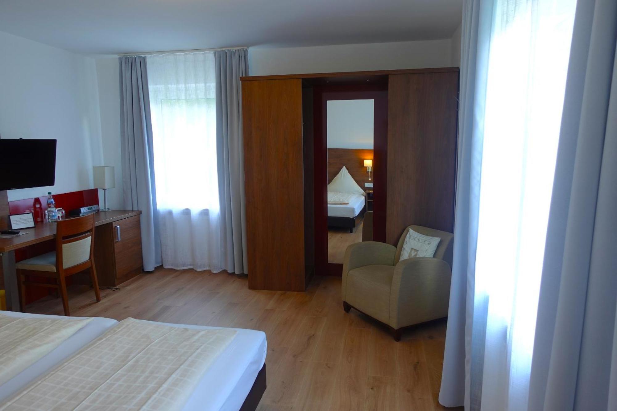 Hotel Berghof Wasserkuppe & Gaestehaus Fuldaquelle Gersfeld Pokoj fotografie